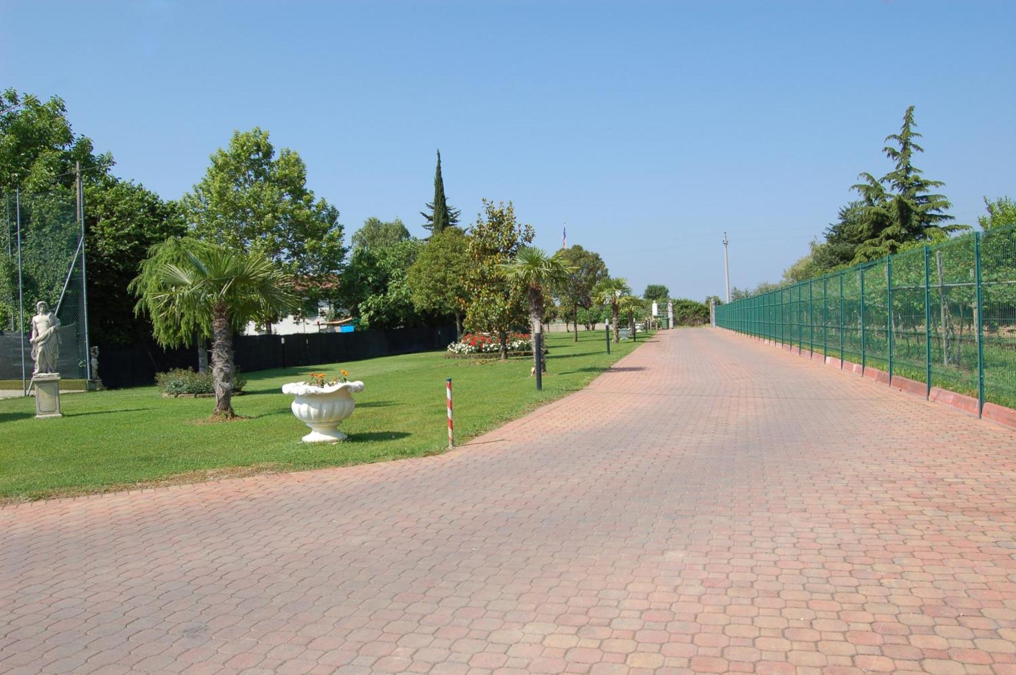 Residence La Margherita Λατζίζε Εξωτερικό φωτογραφία